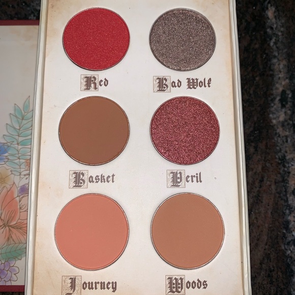 STORYBOOK COSMETICS EYESHADOW PALETTE - Picture 5 of 8